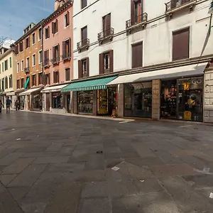 https://ca-doro-design.hotelinveneto.com