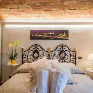 https://florence-luxury-house.it-tuscanyhotel.com